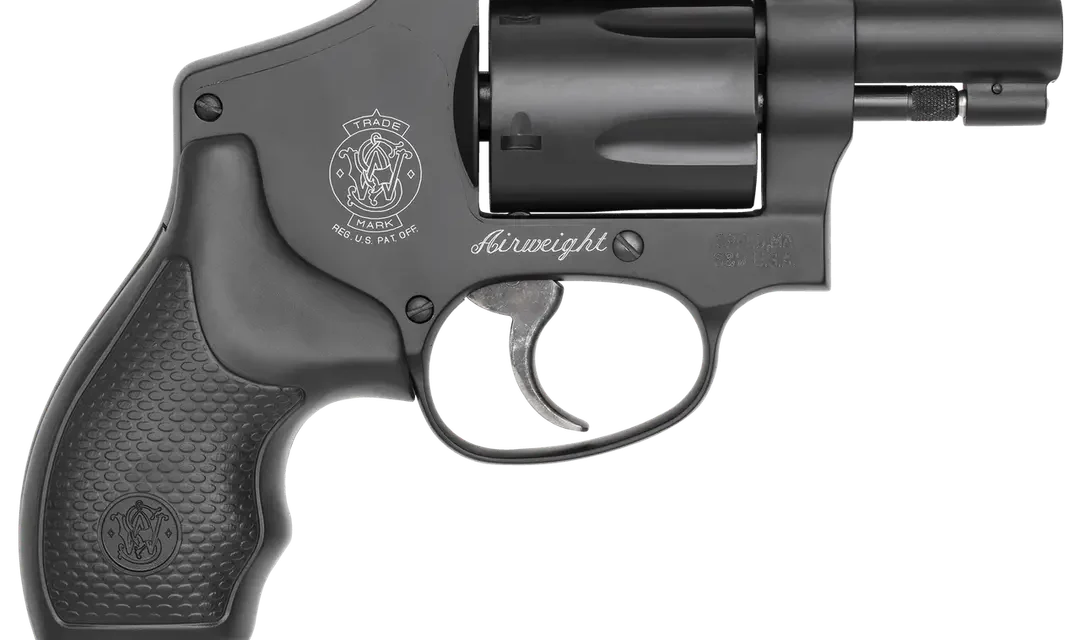 162810 Sw OnWhite Right 11723